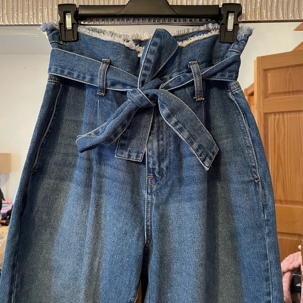 BLUE MOM JEANS!